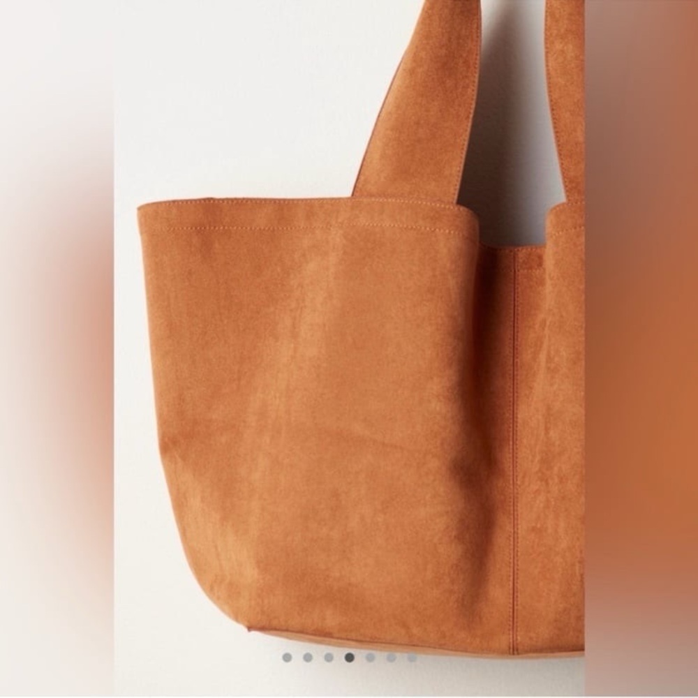 Gorgeous, Free People Blair Reversible Suede Vegan Tote❤️ - Picture 6 of 7